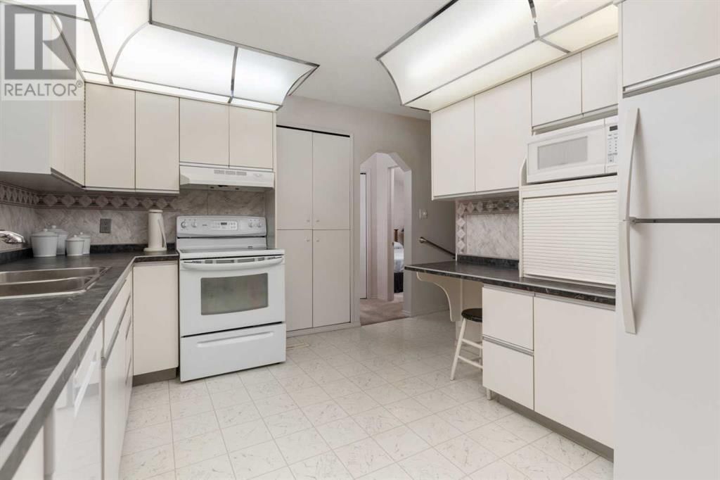 4961 49 STREET Image 5
