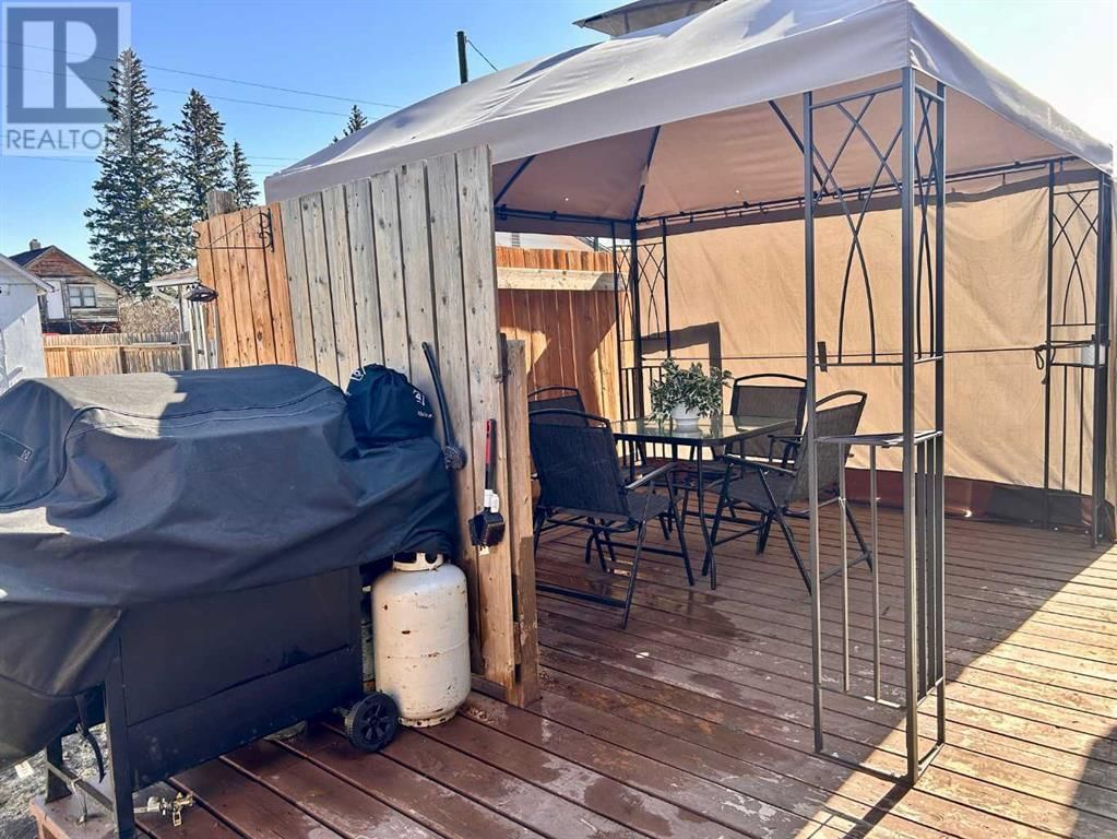 4924 50 AVENUE Image 13
