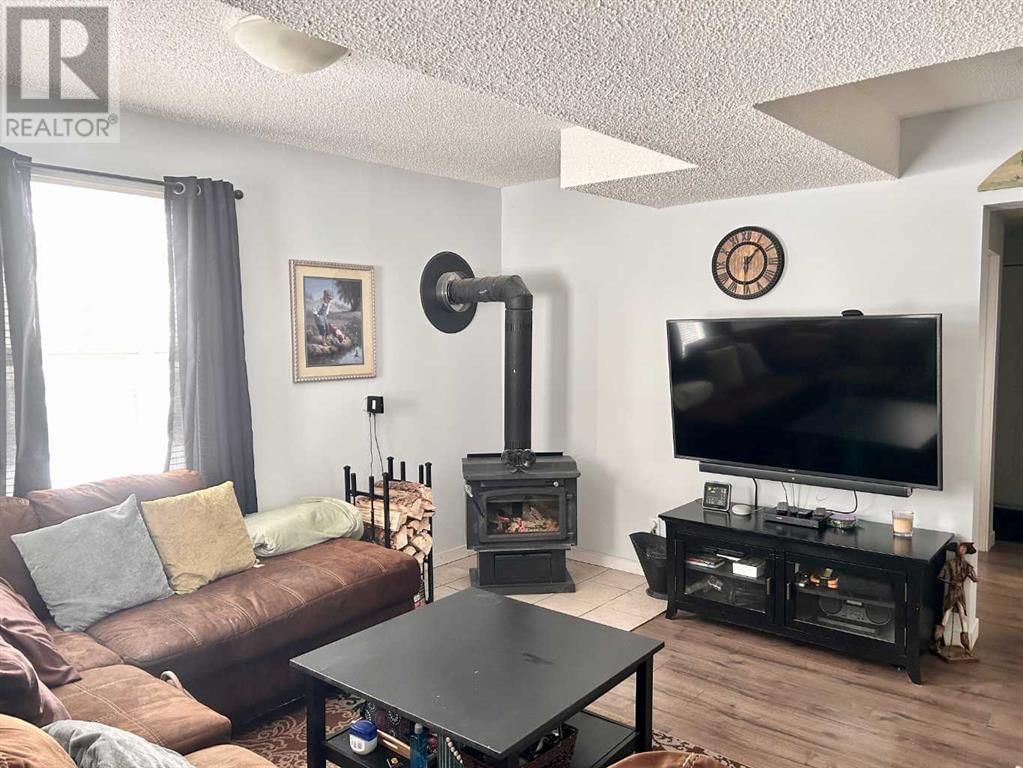 4924 50 AVENUE Image 2