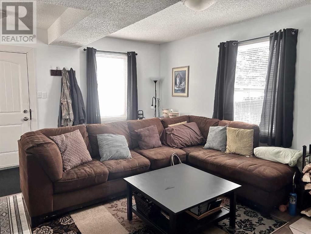 4924 50 AVENUE Image 3