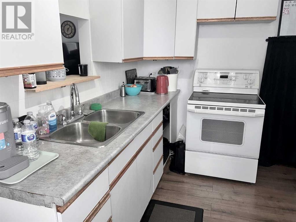 4924 50 AVENUE Image 4