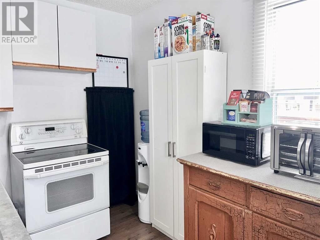4924 50 AVENUE Image 5