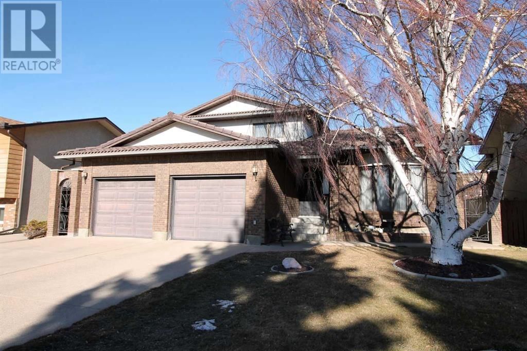 35 Ermineglen Road N Lethbridge, Alberta