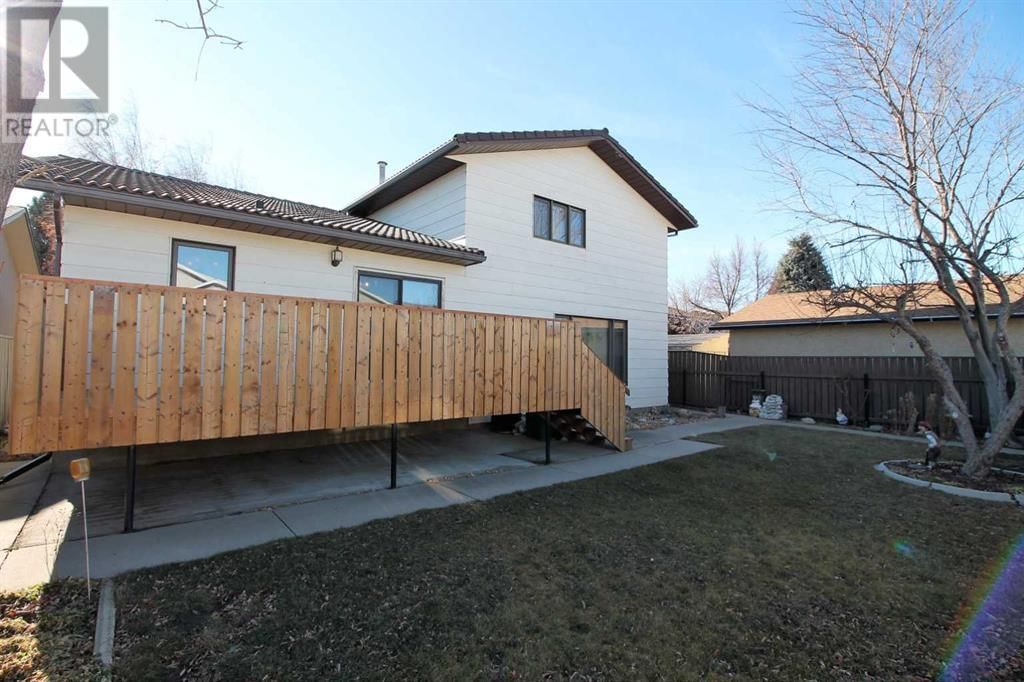 35 Ermineglen Road N Lethbridge, Alberta