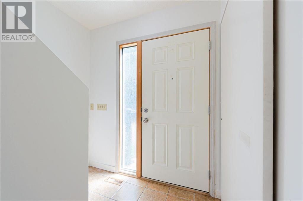 4810 40 AVENUE SOUTHWEST Image 11