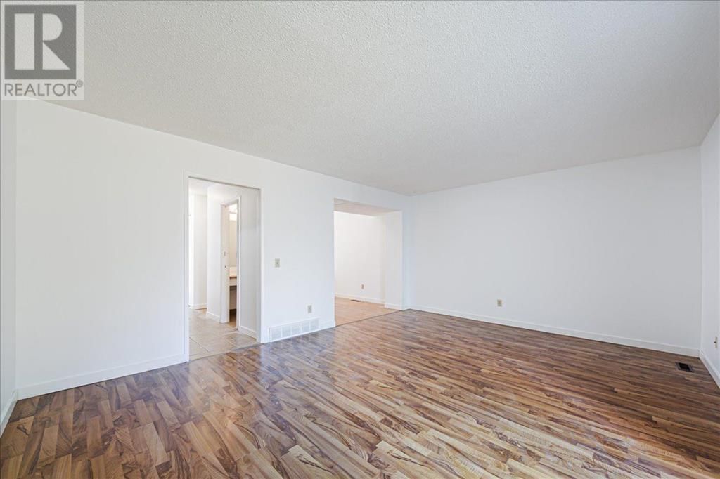 4810 40 AVENUE SOUTHWEST Image 13