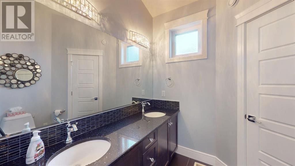 135 AIRMONT COURT Image 20