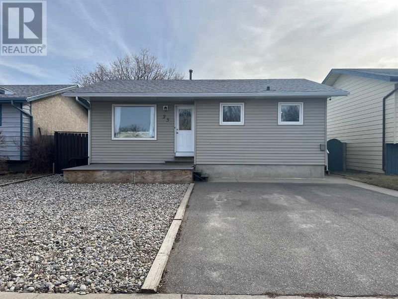 23 Princeton Road W Lethbridge, Alberta