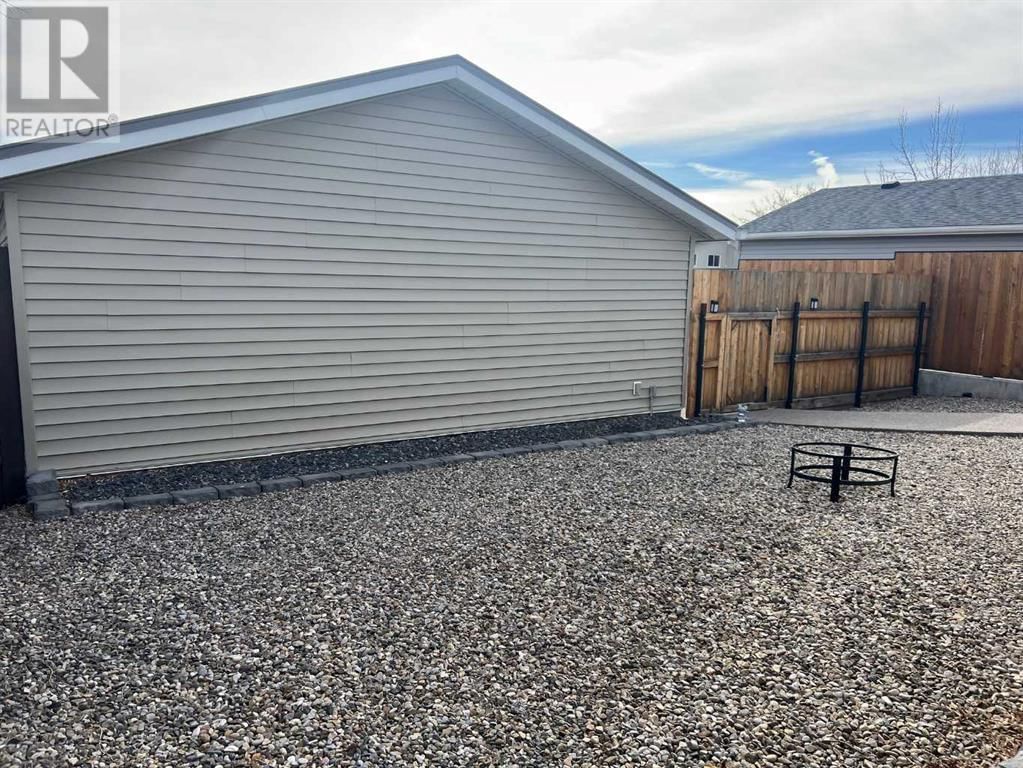 23 Princeton Road W Lethbridge, Alberta