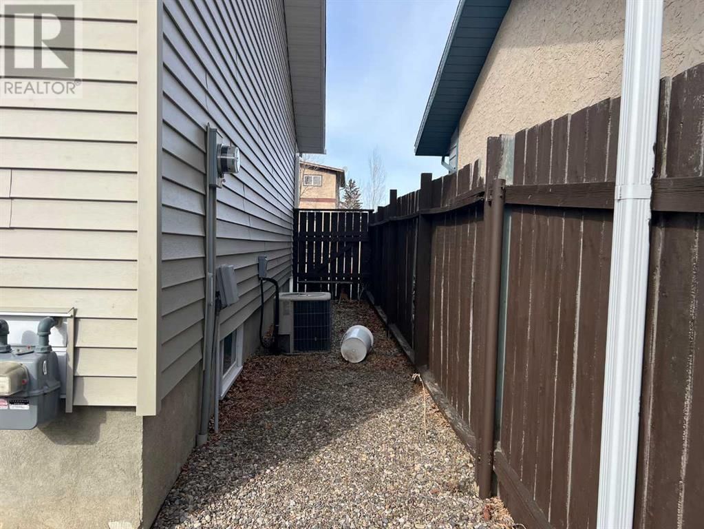 23 Princeton Road W Lethbridge, Alberta