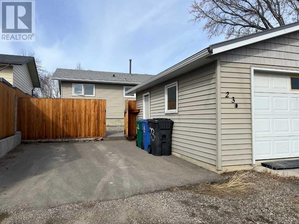 23 Princeton Road W Lethbridge, Alberta