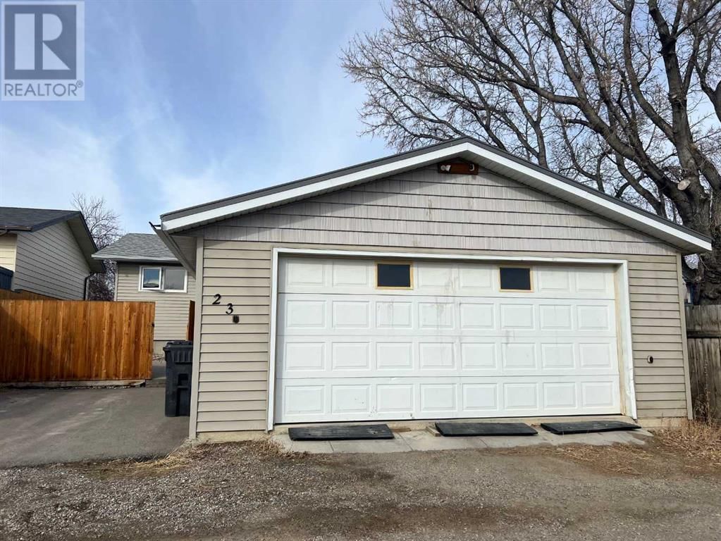 23 Princeton Road W Lethbridge, Alberta