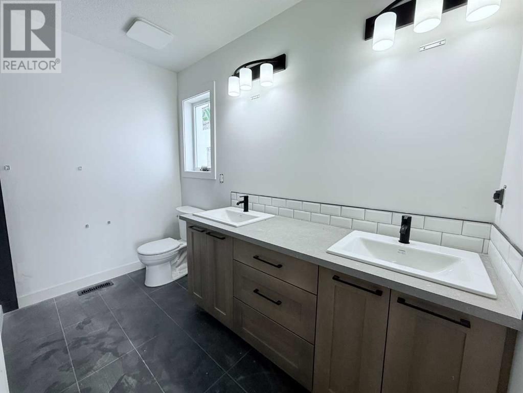 8533 71A AVENUE Image 12