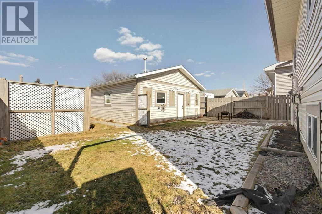 1852 Meadowbrook Drive Se Airdrie, Alberta