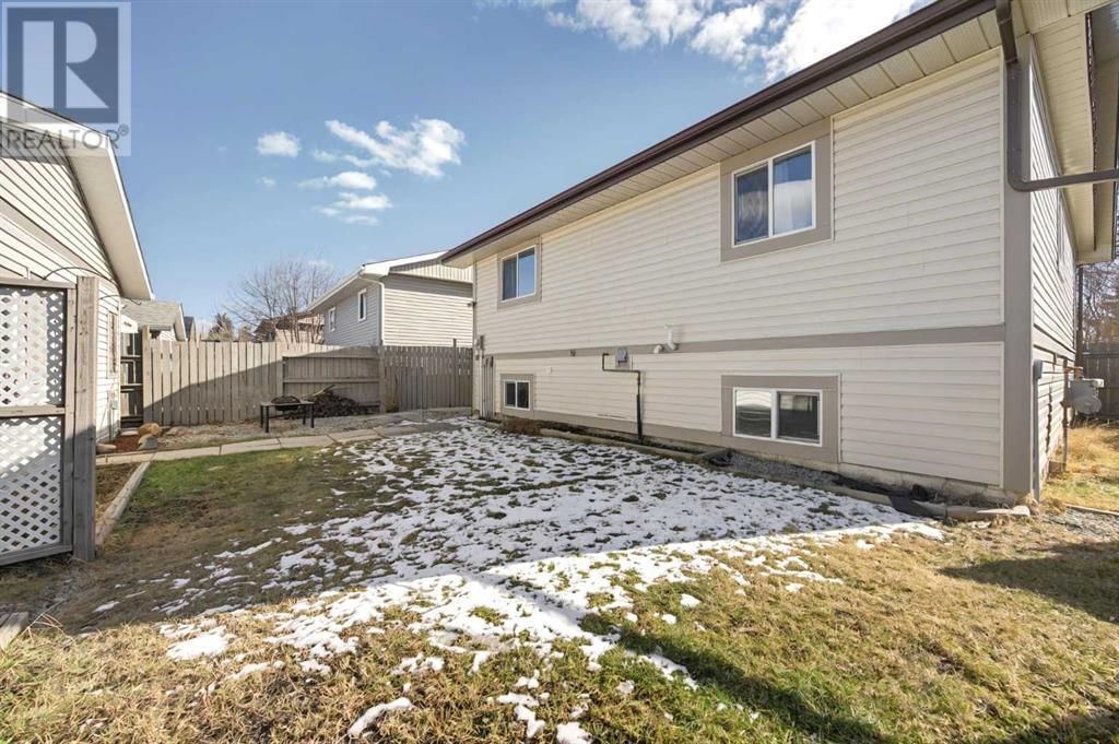 1852 Meadowbrook Drive Se Airdrie, Alberta