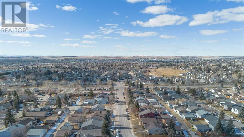 1852 Meadowbrook Drive Se Airdrie, Alberta