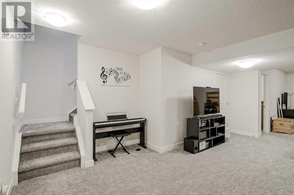 225 SAGE BLUFF RISE NORTHWEST Image 32