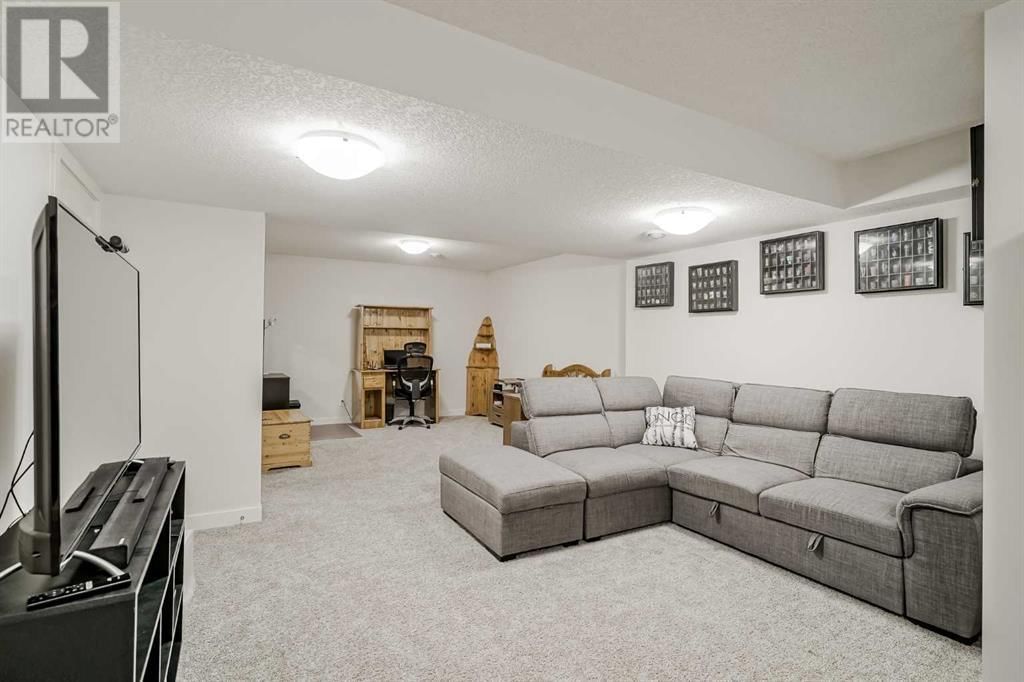 225 SAGE BLUFF RISE NORTHWEST Image 33