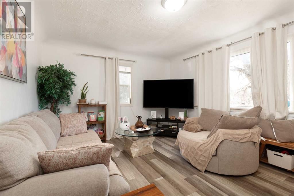 2003 2 Avenue North Lethbridge, Alberta