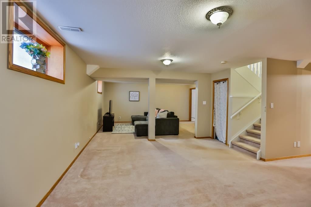 383 Fairmont Boulevard South Lethbridge, Alberta