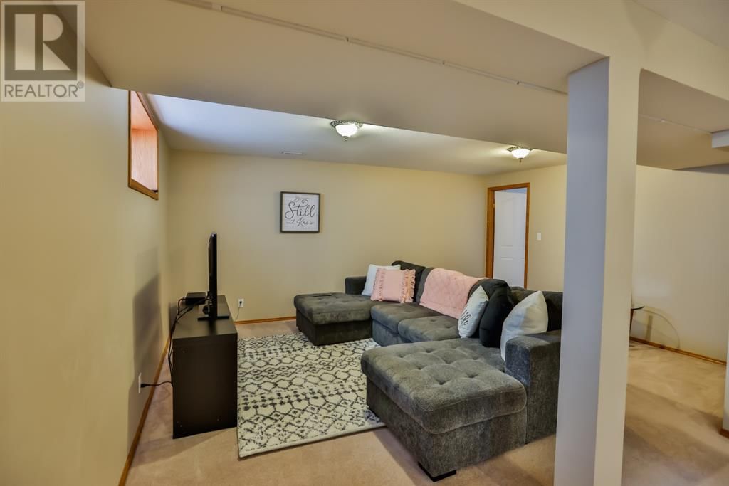 383 Fairmont Boulevard South Lethbridge, Alberta