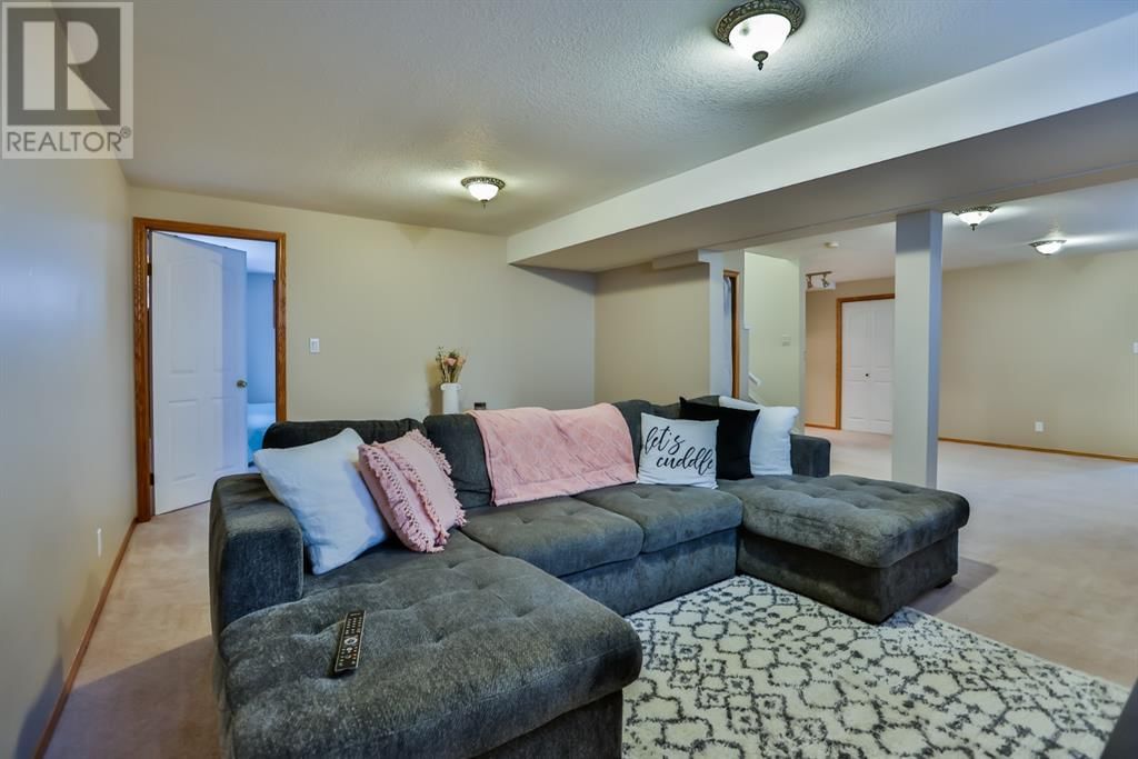 383 Fairmont Boulevard South Lethbridge, Alberta