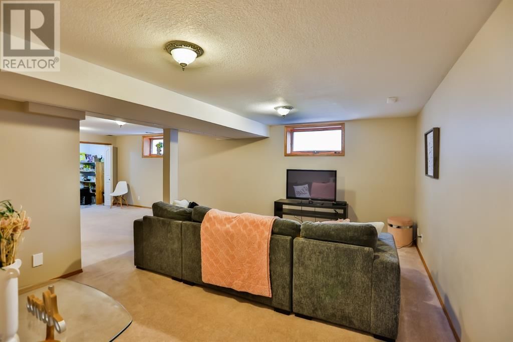 383 Fairmont Boulevard South Lethbridge, Alberta