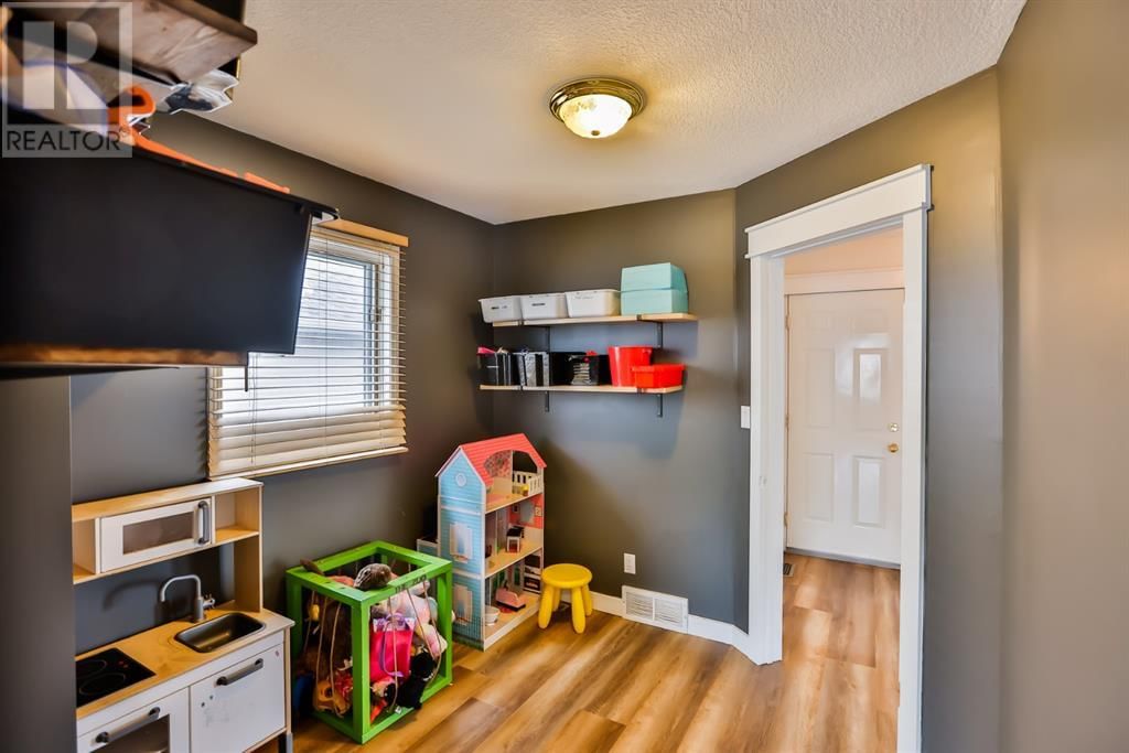 383 Fairmont Boulevard South Lethbridge, Alberta