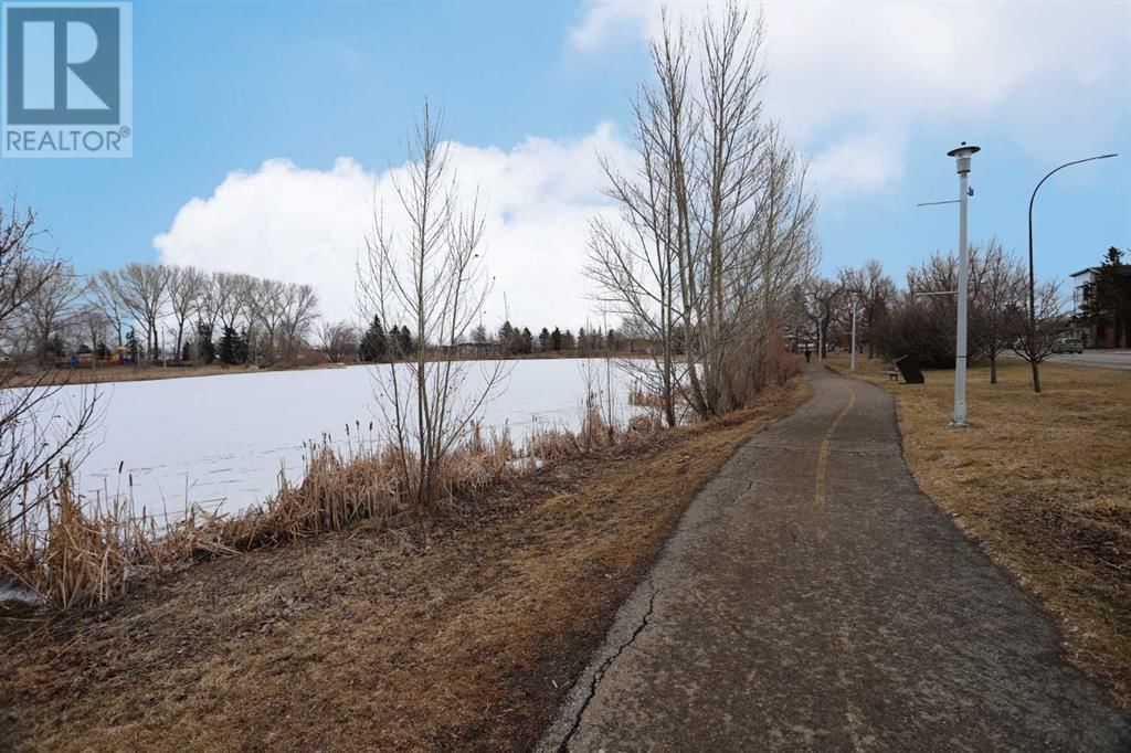 606 LAKESIDE BOULEVARD Image 35