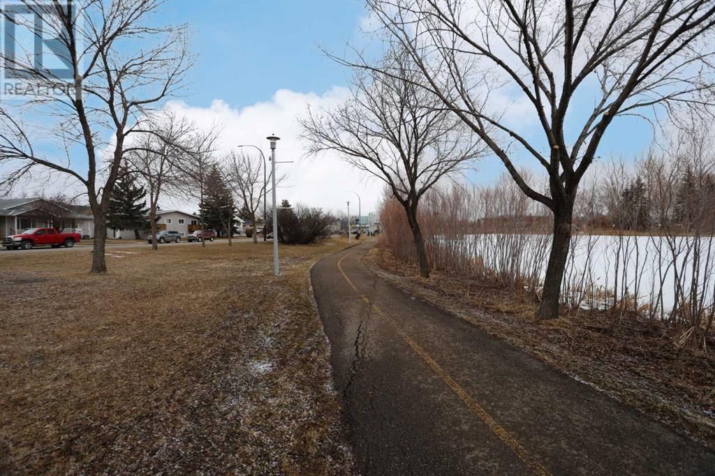 606 LAKESIDE BOULEVARD Image 37