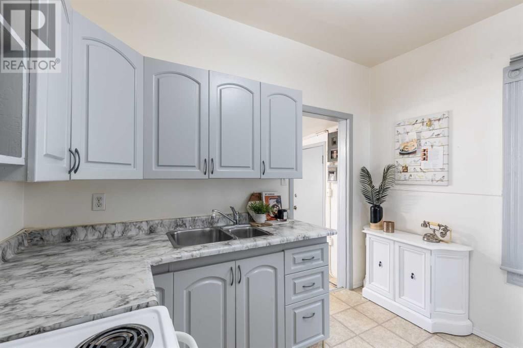 825 3 STREET SOUTHEAST Image 16