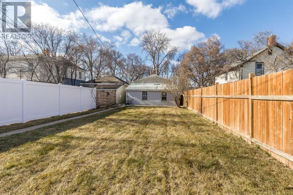825 3 STREET SOUTHEAST Image 26