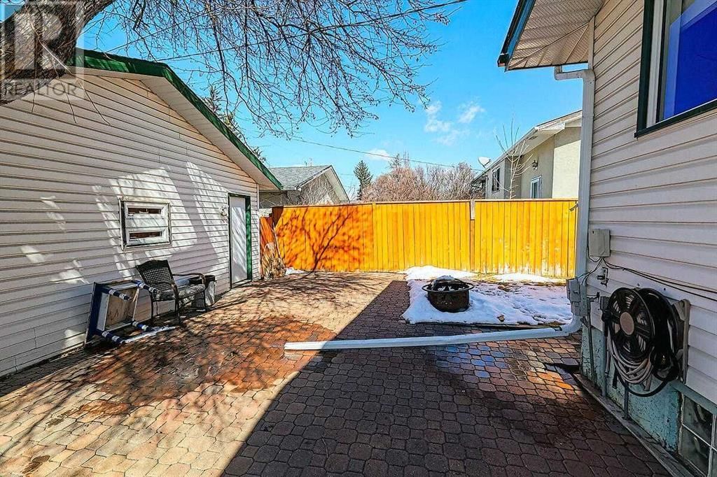 1348 LAKE MICHIGAN CRESCENT SOUTHEAST Image 37