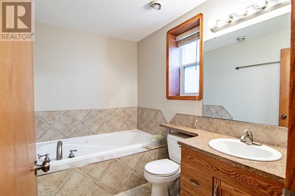 194 JASPAR CRESCENT Image 36