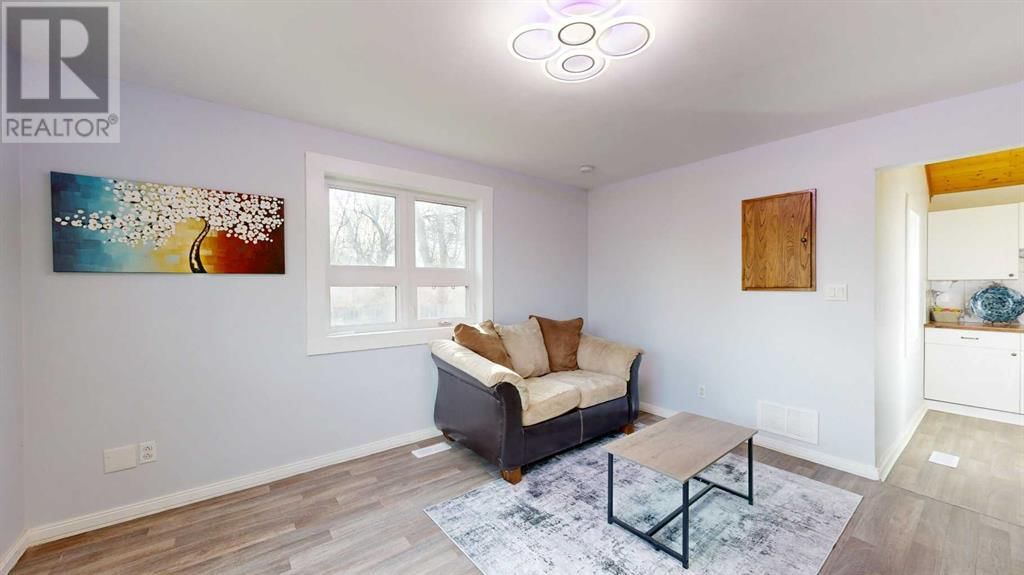 6119 50 A AVENUE Image 4