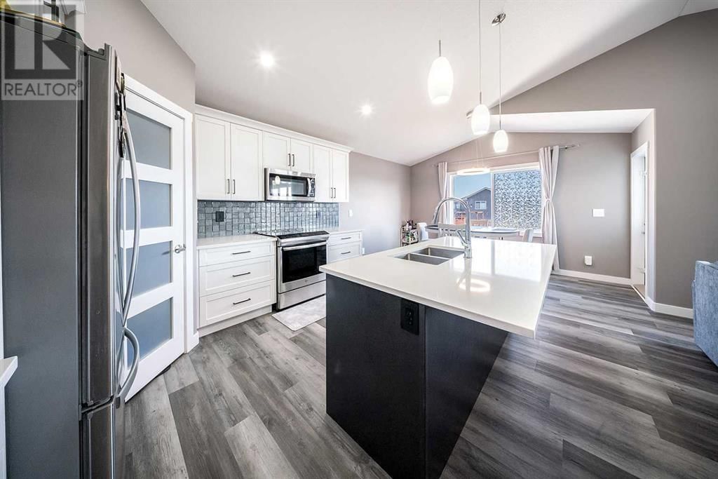 111 LIVINGSTON CLOSE Image 3