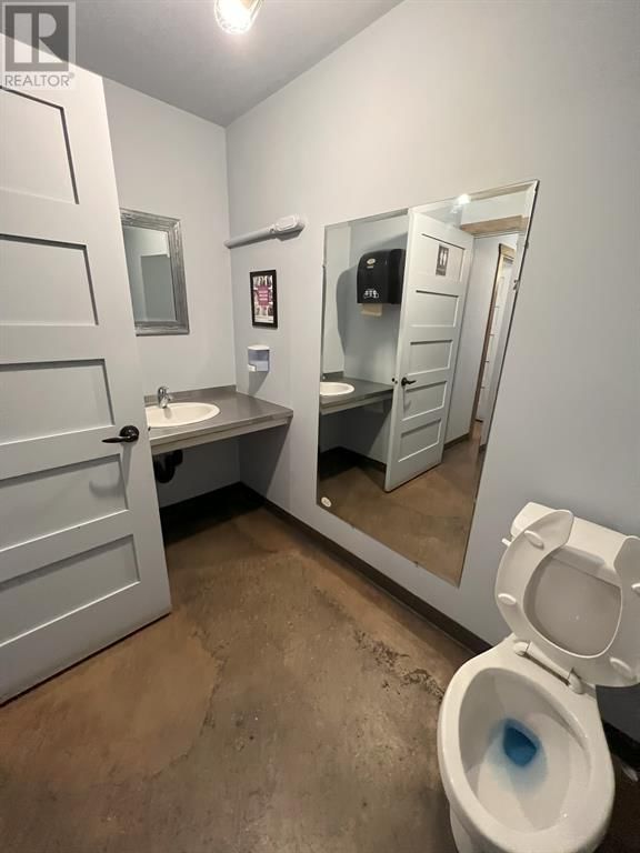 Image #1 of Restaurant for Sale at 8, Medicine Hat, Alberta