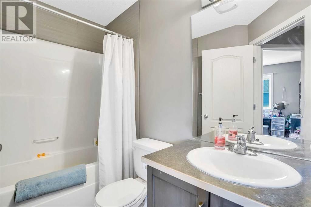 126 STRATHCONA CIRCLE Image 24