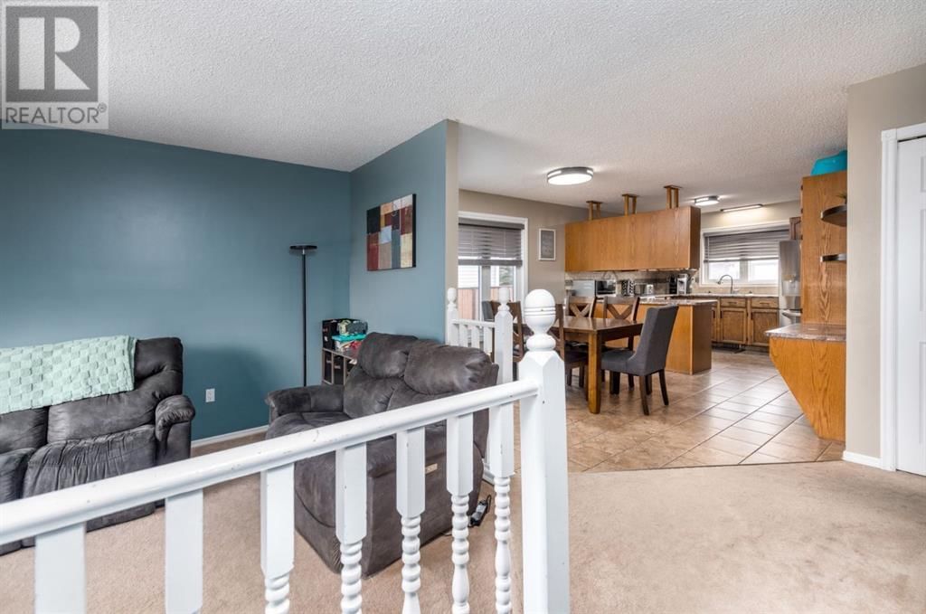 5725 40 STREET Image 2
