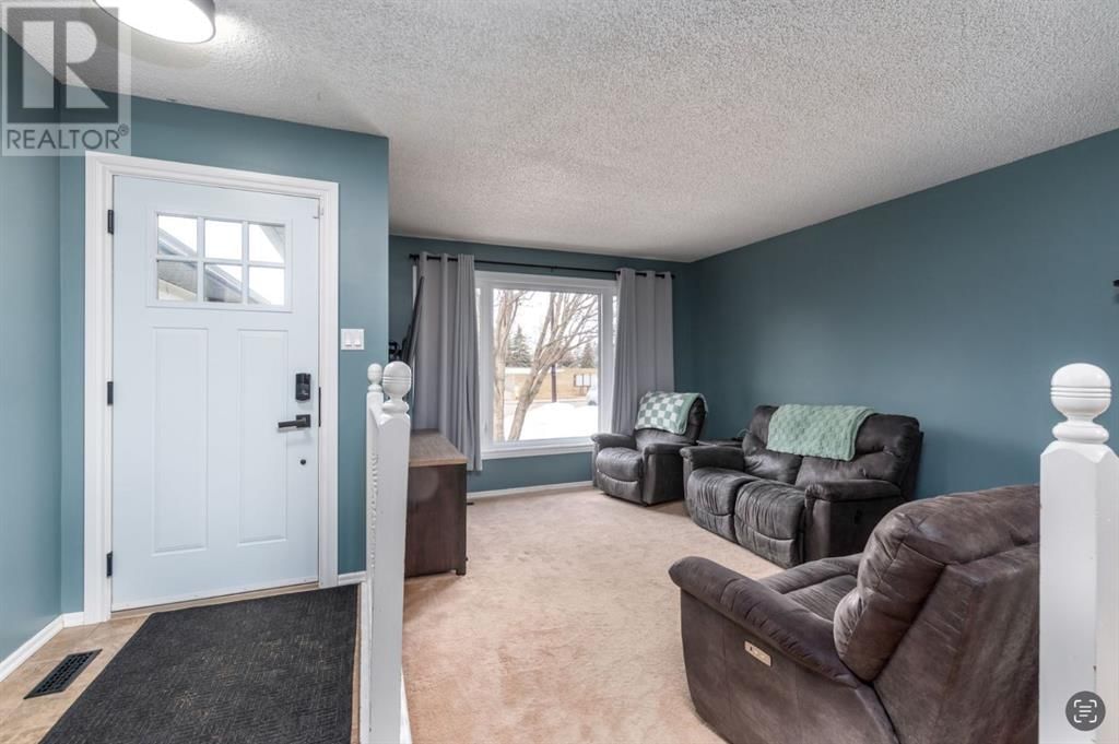 5725 40 STREET Image 3