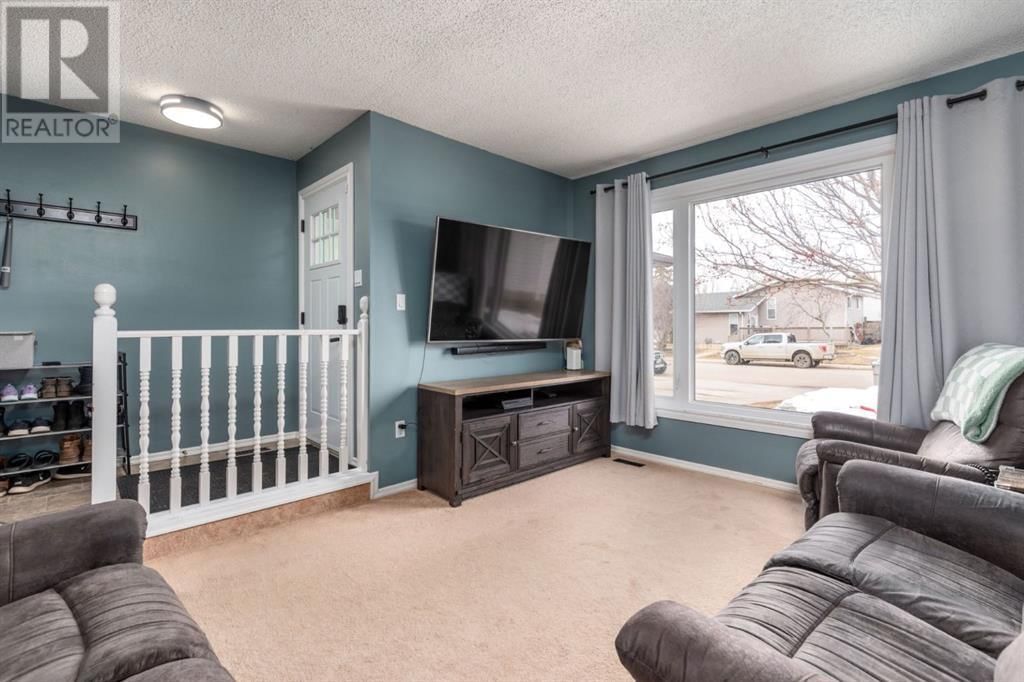 5725 40 STREET Image 4