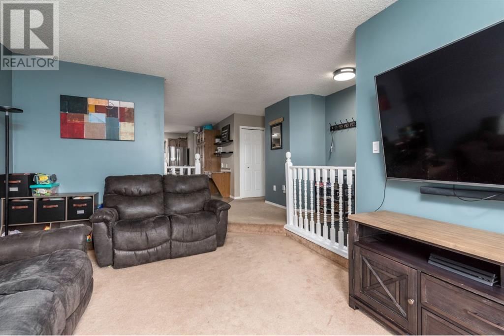 5725 40 STREET Image 5
