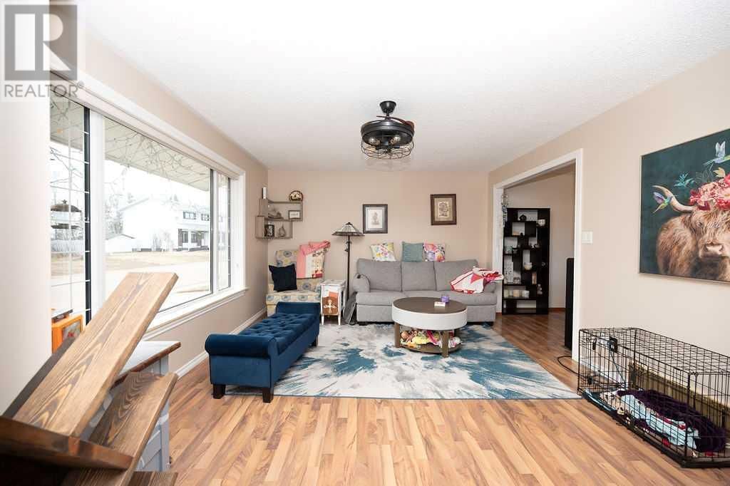 5318 43 AVENUE Image 2