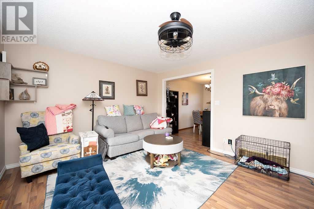5318 43 AVENUE Image 4