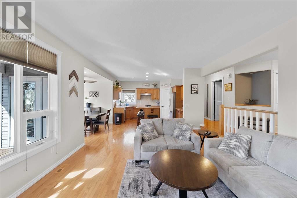 2145 25 AVENUE Image 10