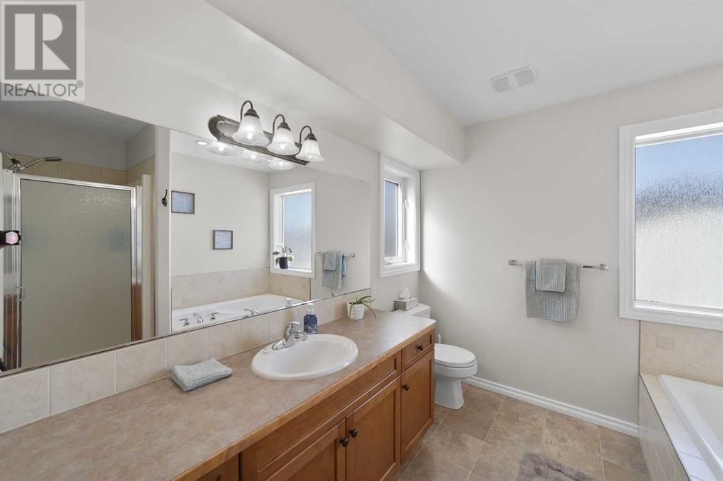2145 25 AVENUE Image 17