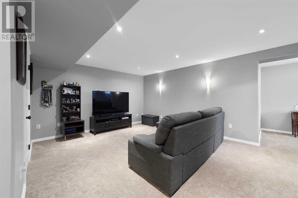 2145 25 AVENUE Image 21