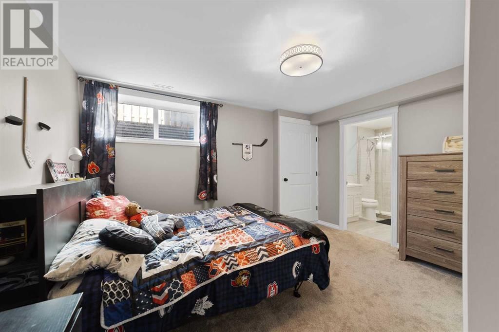2145 25 AVENUE Image 24