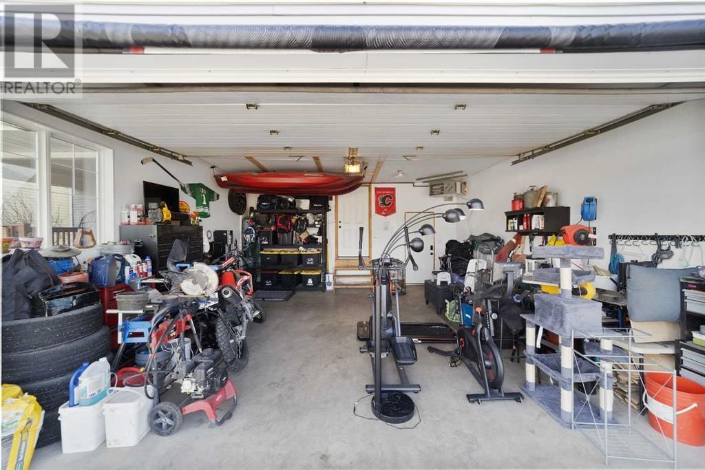 2145 25 AVENUE Image 27