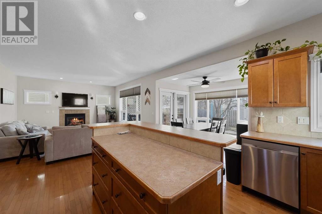 2145 25 AVENUE Image 8